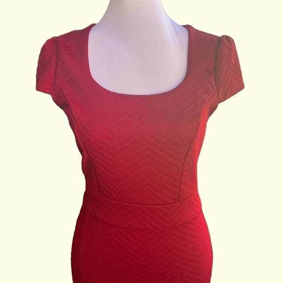 WINDSOR CAP SLEEVE BURGUNDY MIDI DRESS - Picture 2 of 9